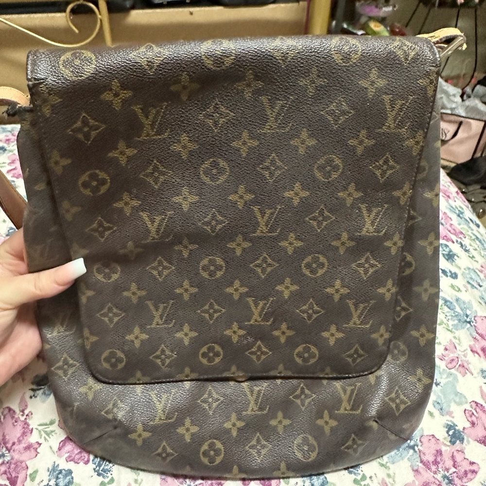Louis Vuitton purse